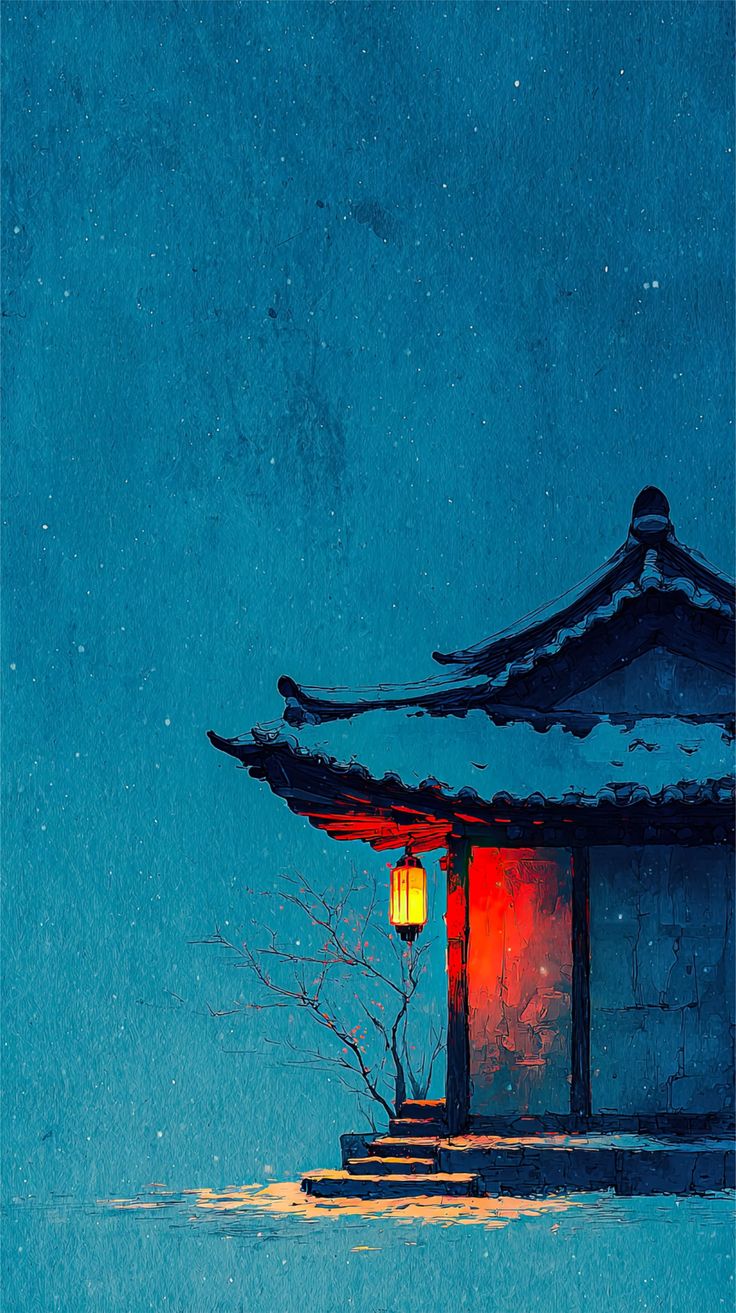 深藍夜色裡一盞小燈照著安靜建築外牆，整體亮度很低